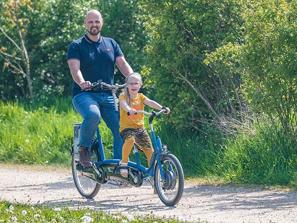Cycling with varying energy levels Van Raam Kivo two-wheeled tandem for child and adult