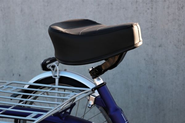 Option flat Puch saddle for special needs bike Van Raam