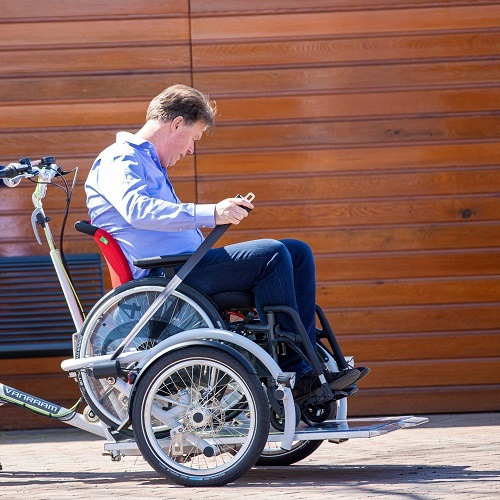 Gordels op VeloPlus rolstoel driewieler voor rolstoelgebruikers