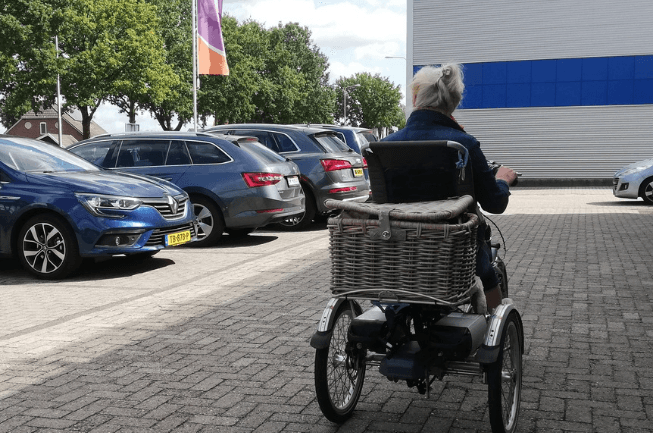 Samen-fietsen-en-wandelen-met-zitdriewieler-Easy-Rider