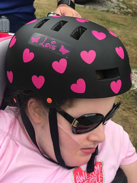rolstoeltransportfiets VeloPlus met eindgebruiker Lois