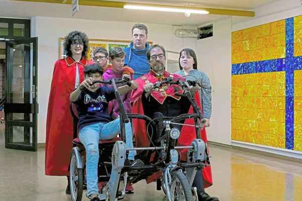 Van Raam Fun2Go parallel Tandem fuer Schule in der Widum durch Ritterorden