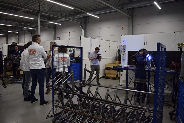 Edwin-van-der-Sar-foundation-in-productie-Van-Raam-fietsfabriek