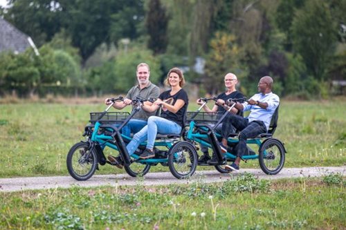Entdeck den erneuerten Van Raam FunTrain Duorad-Anhaenger gemeinsam Rad fahren