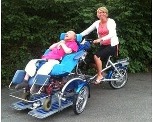 Elektrische rolstoelfiets voor gehandicapten