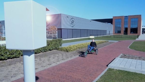 Overheid introduceert flitspalen op fietspaden - flitspaal Van Raam testbaan
