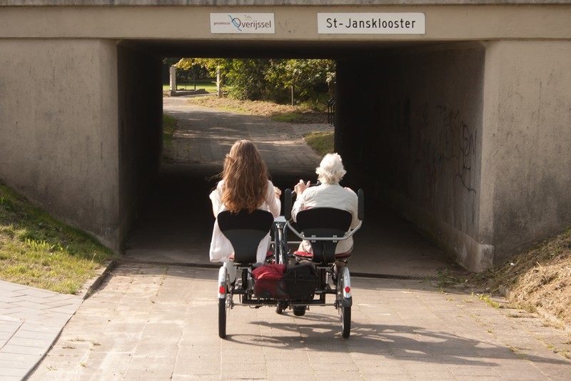 User experience Van Raam side-by-side tandem Fun2Go - Jetske with mother and daughter