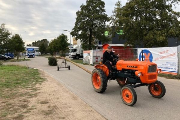 Van Raam collega's halen meiboom op