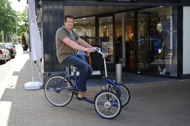 tricycle à deux roues pour Viktor
