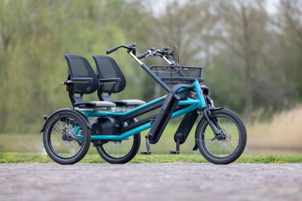 The Van Raam Fun2Go side-by-side tandem where Stichting Fietsmaatjes cycles on