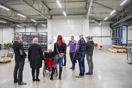 Führung durch feierliche Eröffnung neuen Fahrradfabrik Van Raam
