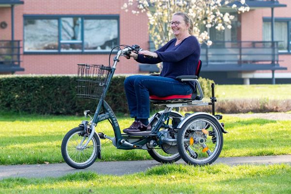 When to choose a tricycle instead of a bike with two wheels - Van Raam Easy Go scooter bike