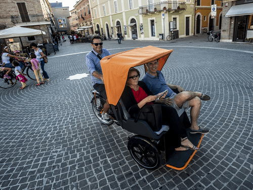 Van Raam aangepaste fietsen in Italie met riksja transportfiets Chat