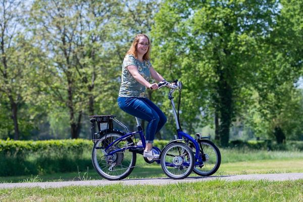 When to choose a tricycle instead of a bike with two wheels - Van Raam Viktoria tricycle with two wheels on the front