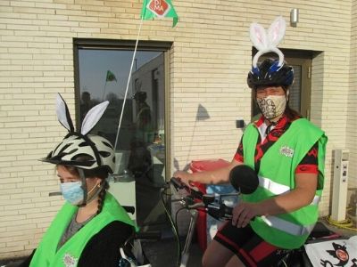 Die Tagesstätte besucht die Bewohner mit Rollstuhlfahrrädern