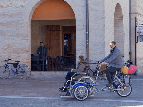 Van Raam aangepaste fietsen in Italie met rolstoeltransportfiets VeloPlus