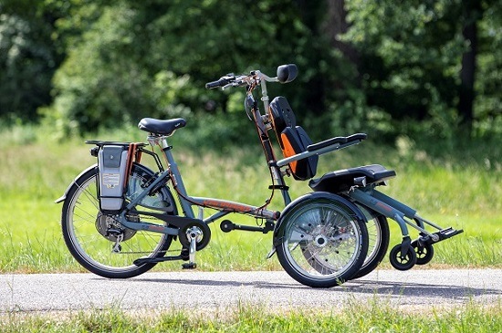 OPair de Van Raam avec fauteuil roulant à l'avant Vélo