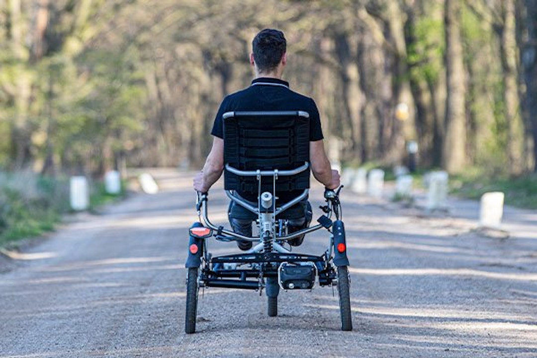 Un tricycle confortable avec siège 