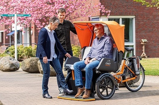 Van Raam rickshaw transport bike Chat - getting on transportfiets Chat - get on the bike