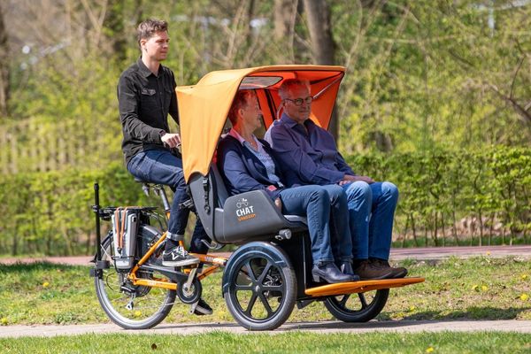 Why is there no stand on a 3-wheeled bike Van Raam Chat rickshaw transport bike