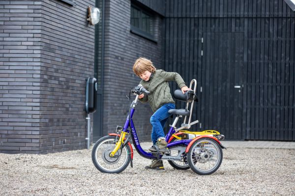Mini therapeutic bike for children Foot fixation