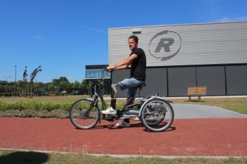 Testen eines Fahrrads auf der Teststrecke bei Van Raam Varsseveld 