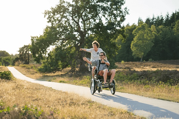 Opair rolstoelfiets Van Raam als fietstaxi