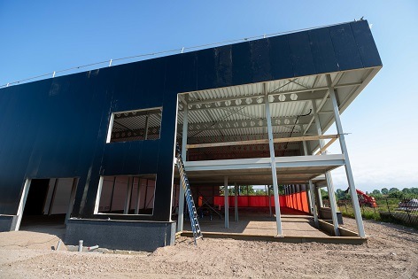 Wände der neuen Halle Van Raam
