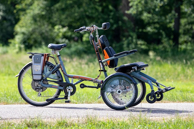 vélo pour personne en fauteuil roulant