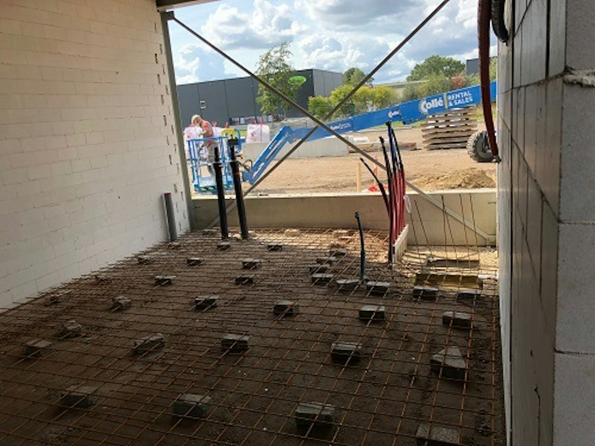 Week-35-technische-ruimte-betongaas-op-blokken-Van-Raam-fietsen-fabriek
