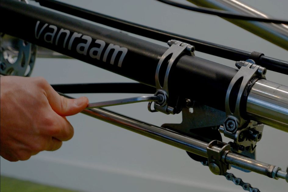 How do you adjust the length of a Van Raam recumbent trike