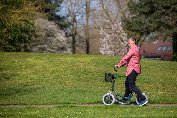 Laufrad statt Rollator Ergonomische Mobilitaet mit einem Laufrad statt Rollator