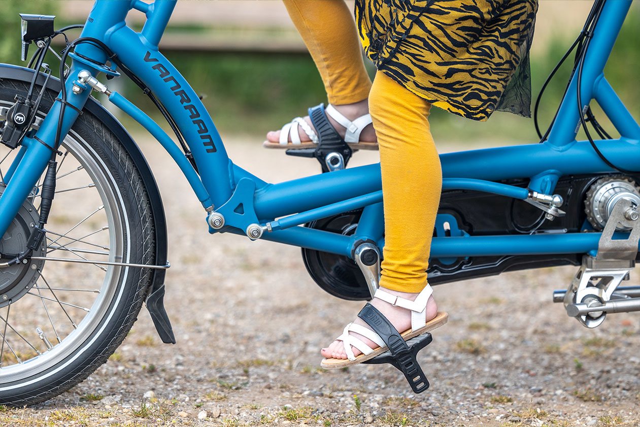 Tandem bike for parent and child Kivo Van Raam balance pedals