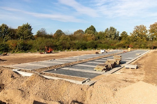 Erste Parkplätze werden an der neuen Halle Van Raam angelegt