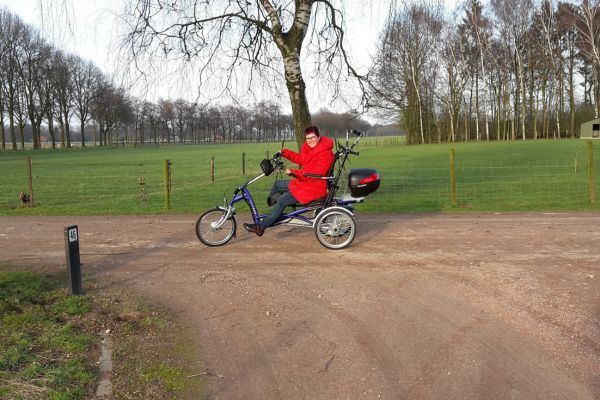 Fietsen met 1 been op een Van Raam aangepaste fiets | Van Raam