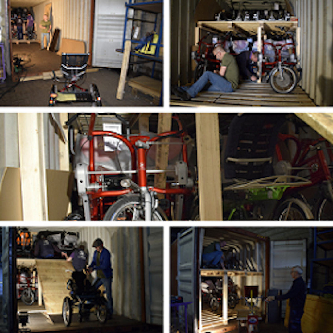 Container met aangepaste fietsen (driewielfietsen, duofietsen, rolstoelfietsen)