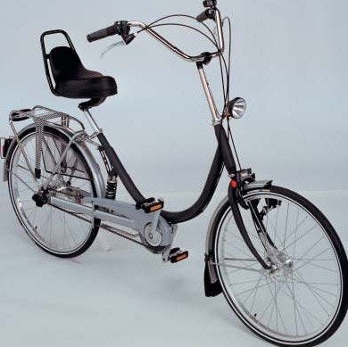 L'Histoire du vélo à enjambement bas, le Tavara de Piet Tauber en Van Raam, remonte à 1985.