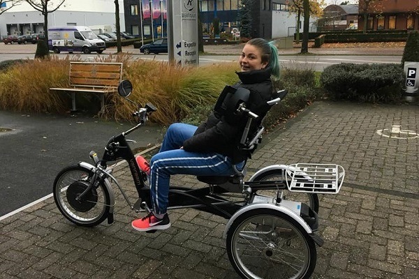Dreirad mit Schulterlenkung
