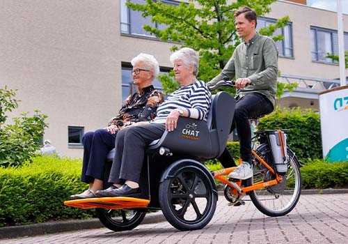 Chat riksja fiets Van Raam aangepaste fietsen