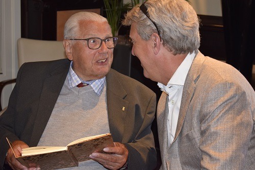 Oudste medewerker van Nederland gaat met pensioen Henk Kluver Van Raam