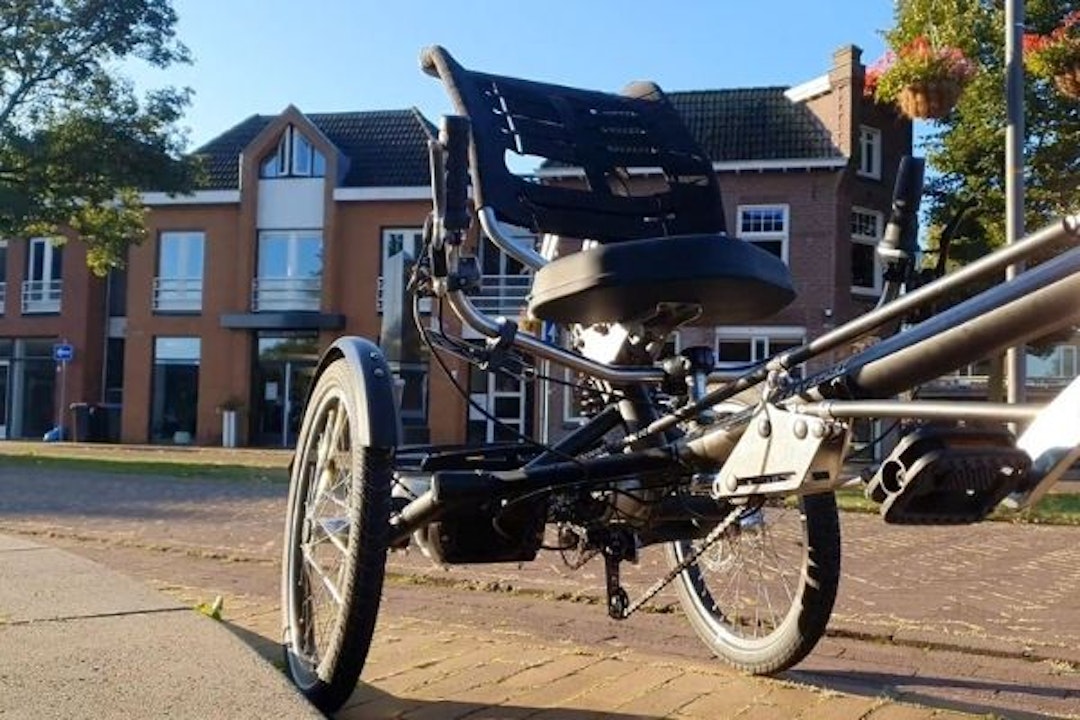 Recumbent bike Easy Sport unique driving characteristics Video comfortable seat