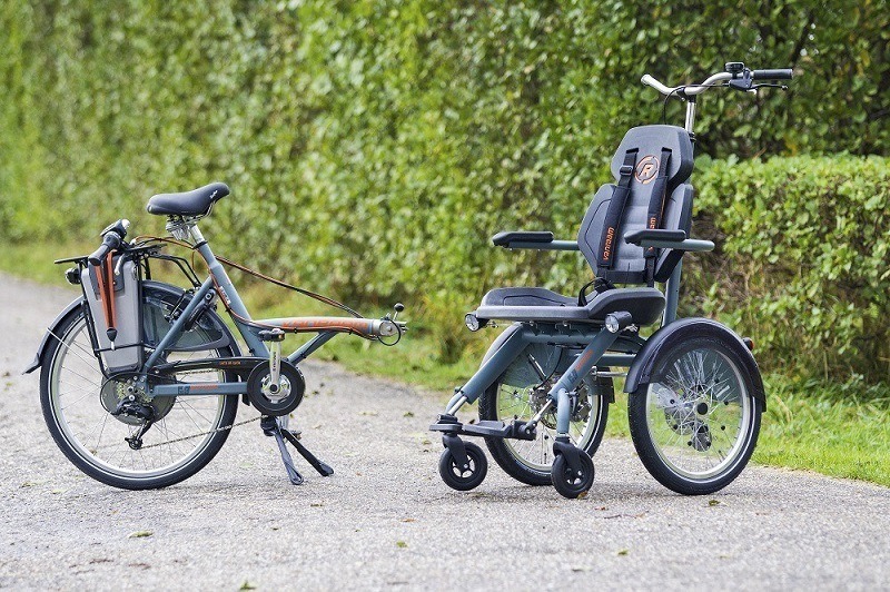 Rollstuhlfahrrad getrent als rollstuhl