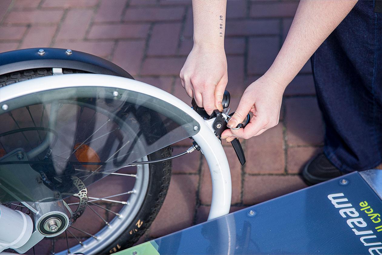Goupille de sécurité pour la plate-forme du vélo en fauteuil roulant VeloPlus