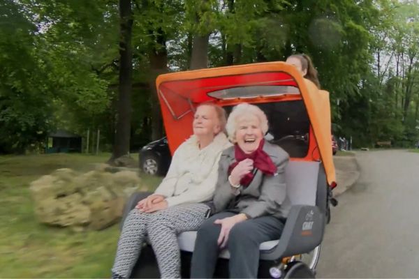 Fun on the Chat rickshaw bike Van Raam