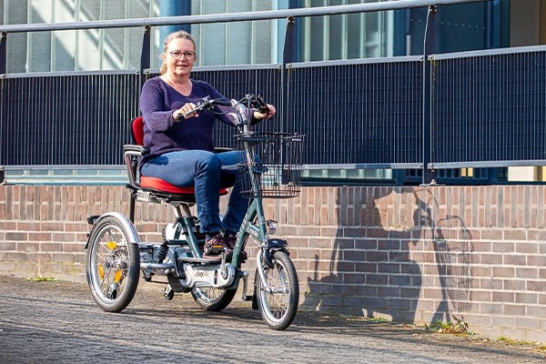 Un tricycle compact avec fonction scooter