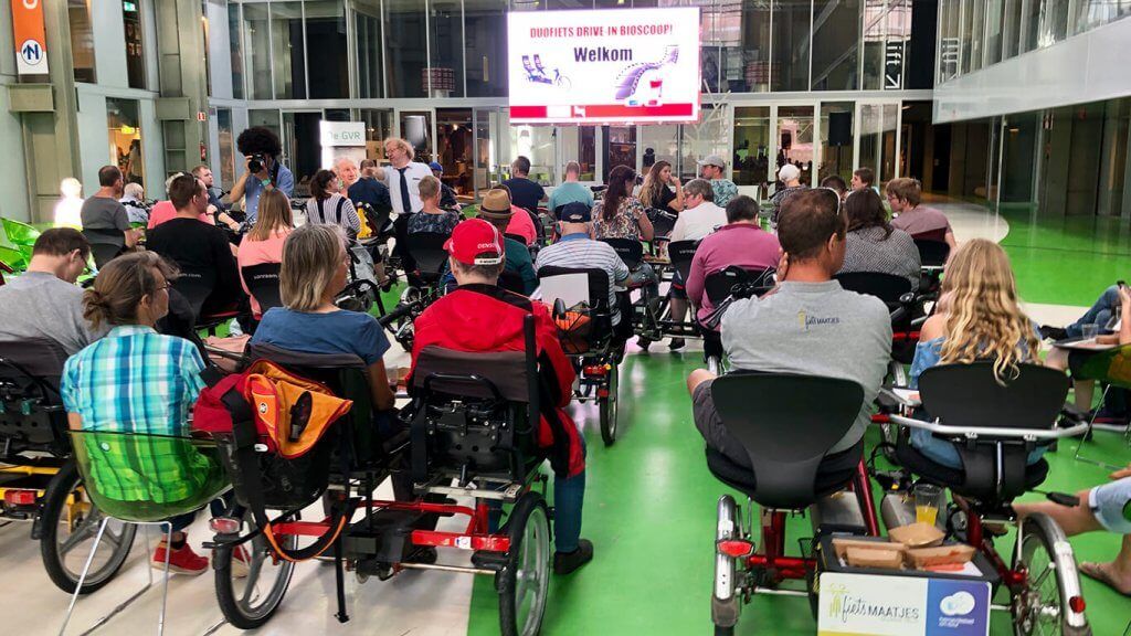 Drive-bioscoop voor duofietsen met Van Raam duofiets Fun2Go