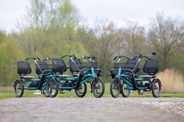 Duo bike with motor pedal assistance