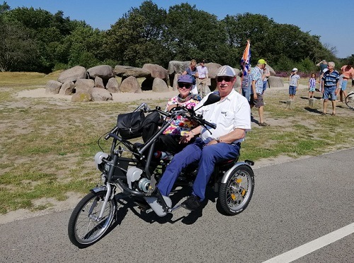 Rinus et Willy de Korte sur le tandem tricycle Fun2Go