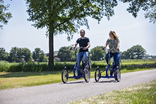 Tricycles with two front wheels