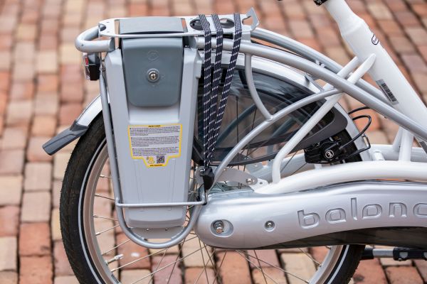Can a Van Raam battery be locked?
